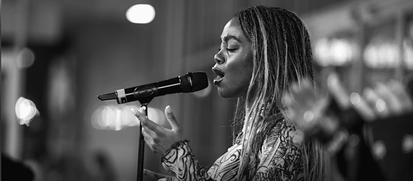 female singer b&w